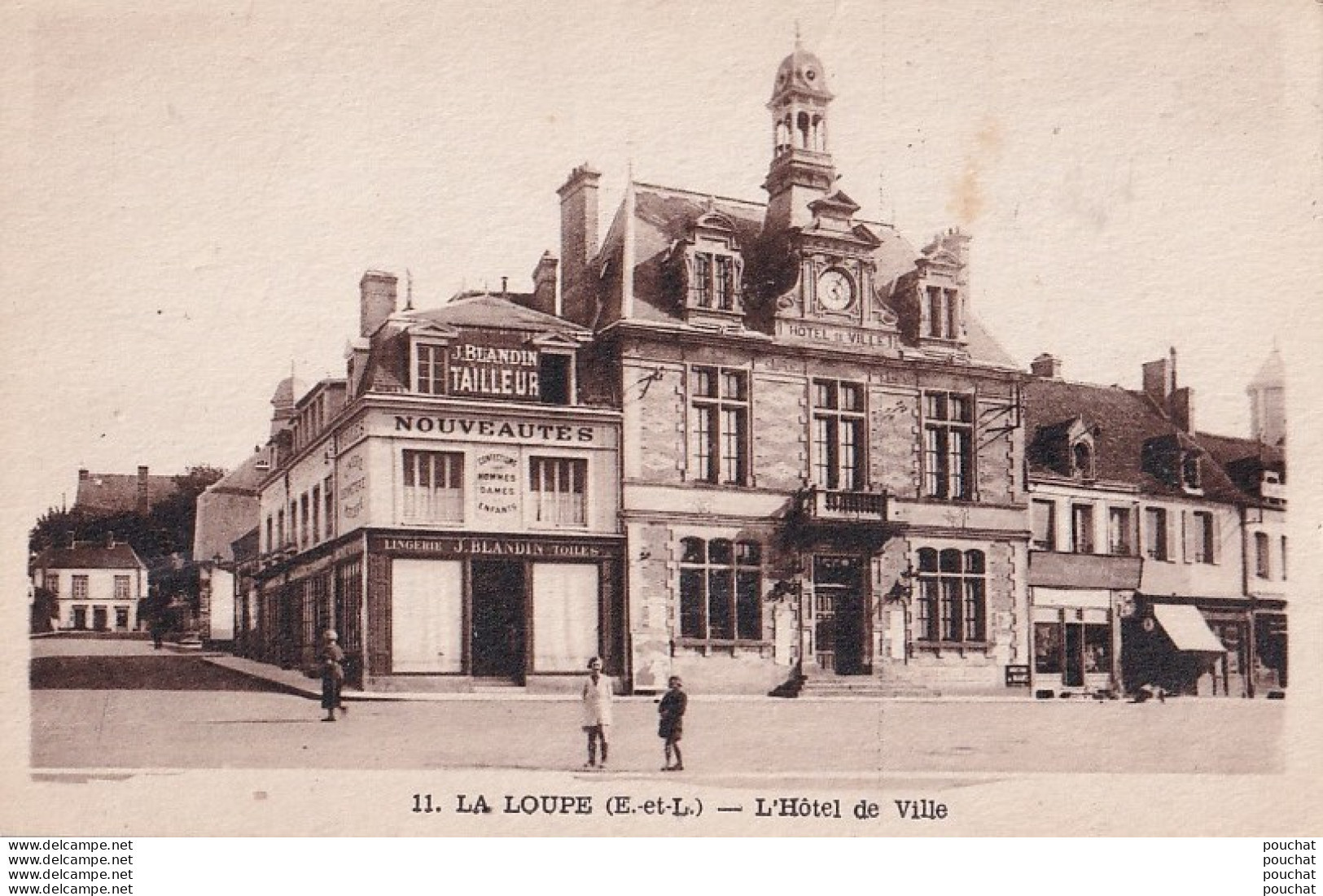 J16-28) LA LOUPE (EURE ET LOIR) L ' HOTEL DE VILLE -  ( ANIMEE - 2 SCANS ) - La Loupe