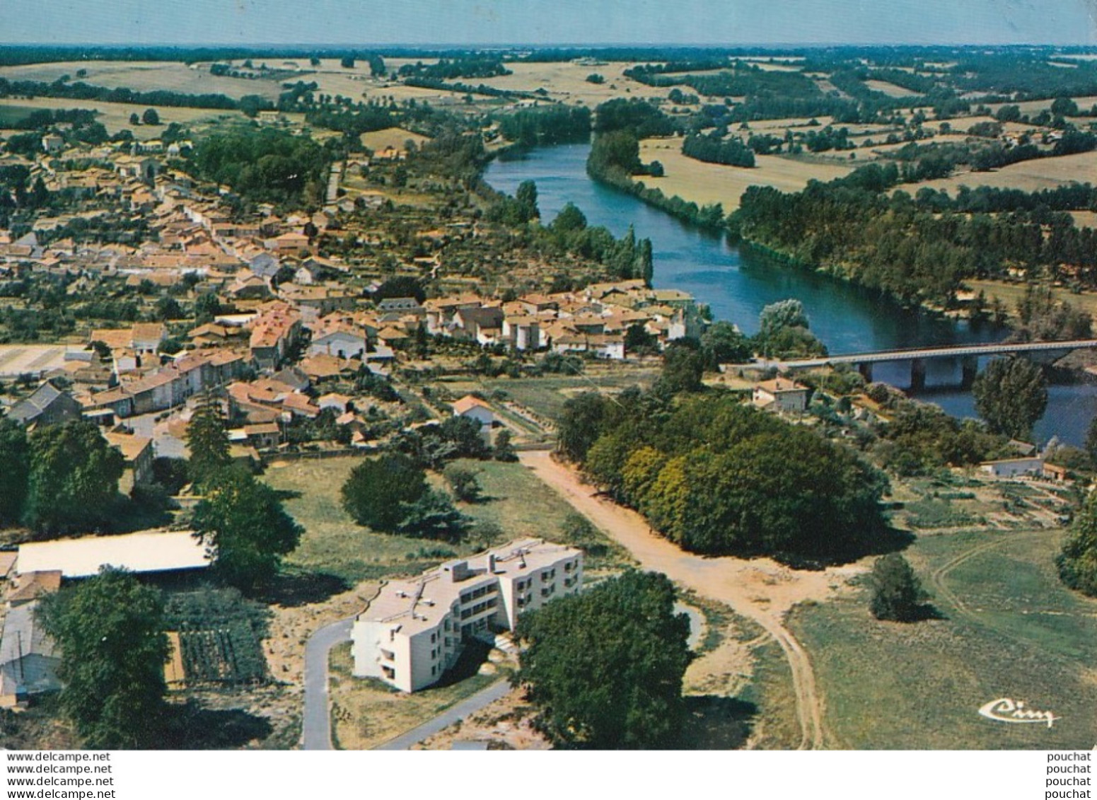 B15-86) AVAILLES - LIMOUZINE (VIENNE) VUE PANORAMIQUE AERIENNE - ( OBLITERATION DE 1980 - 2 SCANS ) - Availles Limouzine