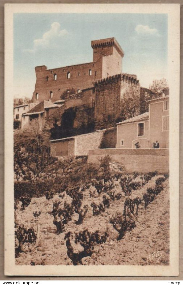 CPSM 84 - CHATEAUNEUF Du PAPE - Le Vieux Château Et Ses Remparts - TB PLAN Partie Village + VIGNE 1er Plan - Chateauneuf Du Pape