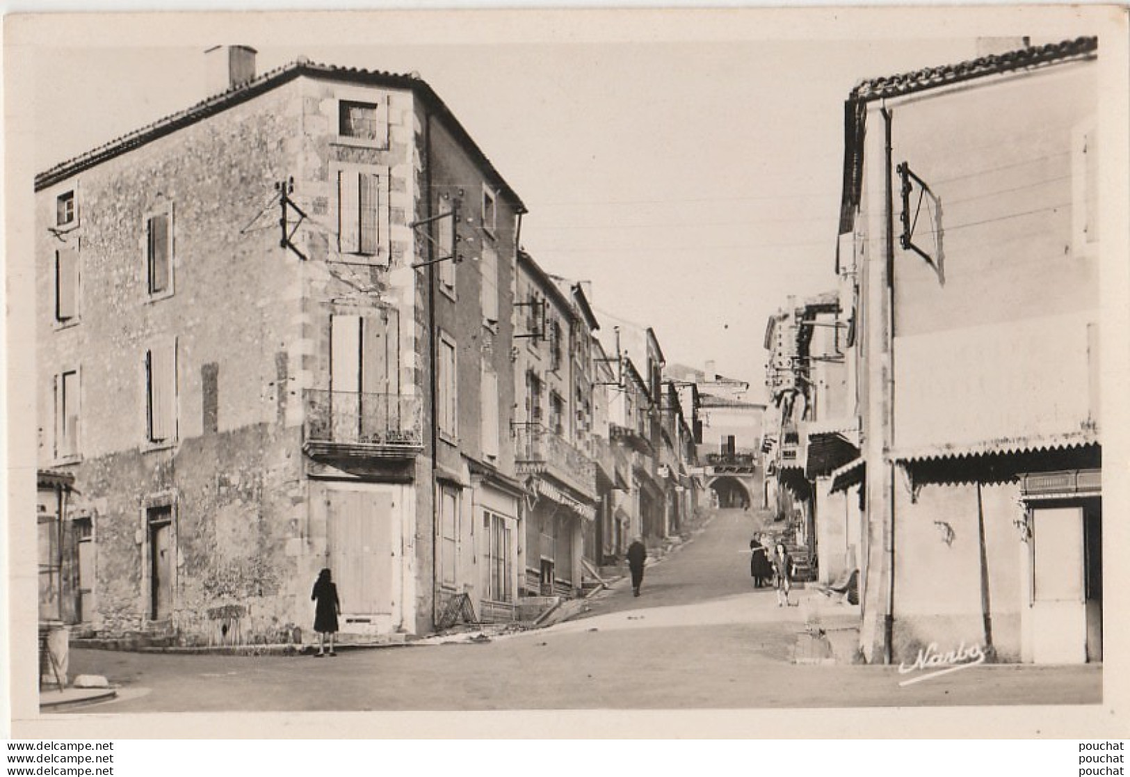 D13- 47) MONFLANQUIN (LOT ET GARONNE) RUE SAINT PIERRE - (PETITE ANIMATION - VILLAGEOIS - - 2 SCANS) - Monflanquin