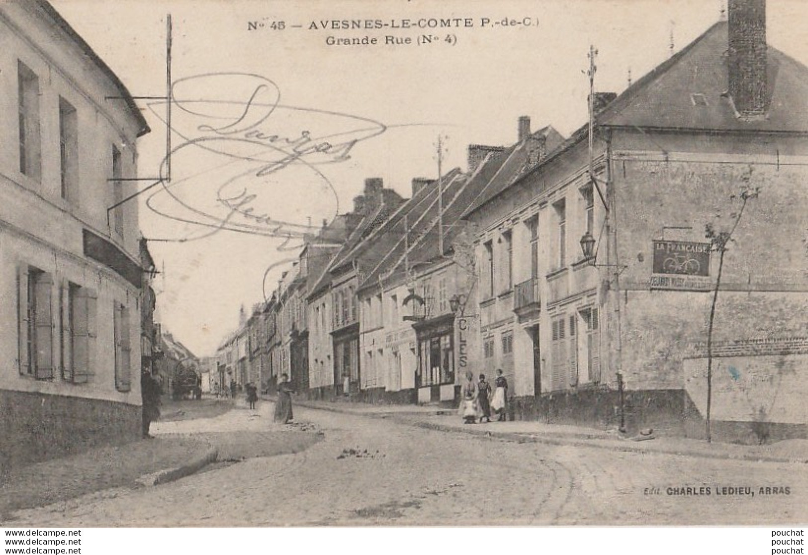 D17-62) AVESNES LE COMTE - GRANDE RUE N°4  - (ANIMEE - PERSONNAGES - 2 SCANS) - Avesnes Le Comte