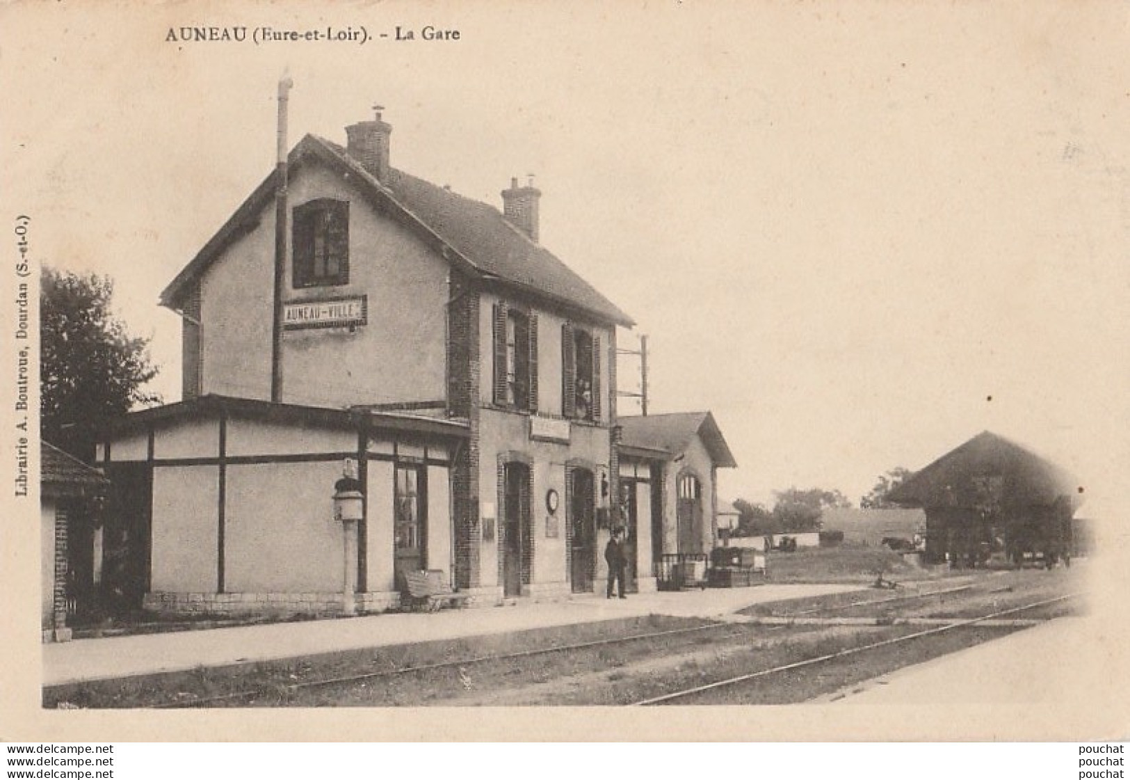 D23- 28) AUNEAU - VILLE (EURE ET LOIR) LA GARE  - (PERSONNAGE - 2 SCANS) - Auneau