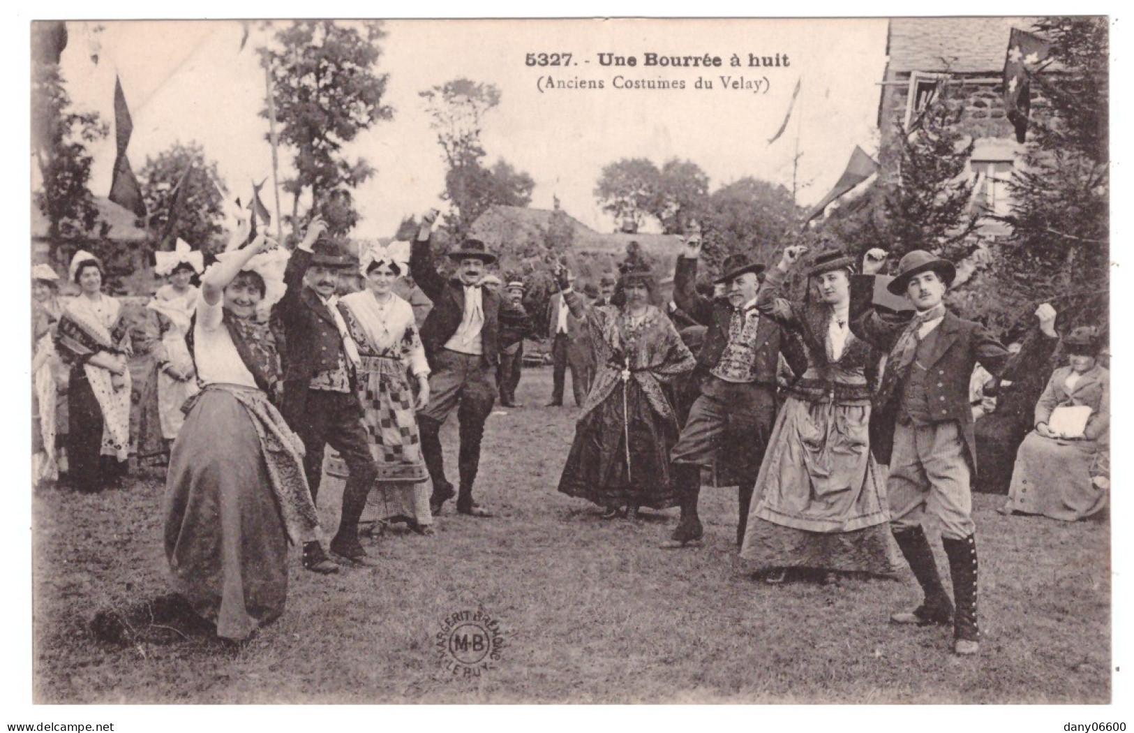 UNE BOURREE A HUIT - Anciens Costumes Du Velay (carte Animée) - Bailes