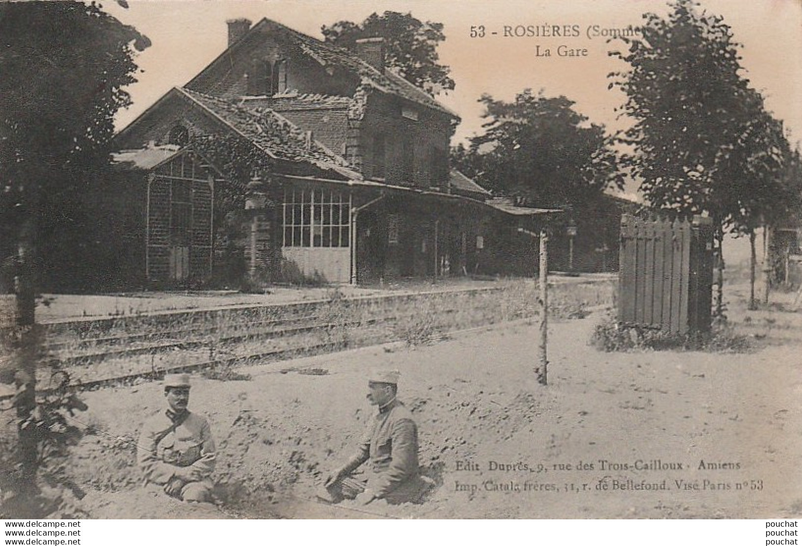 F16- 80) ROSIERES (SOMME) LA GARE - (ANIMEE - MILITAIRES  - 2 SCANS) - Rosieres En Santerre