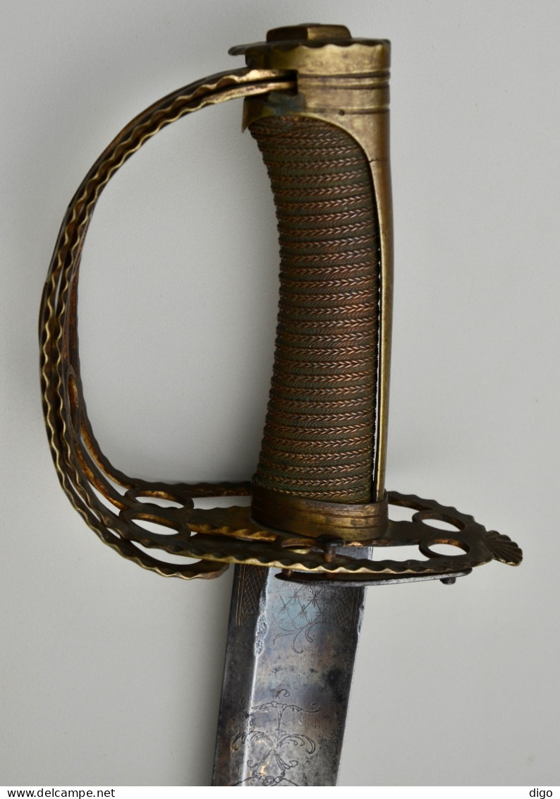 Sabre à garde tournante d’officier d’infanterie ou garde nationale, monarchie constitutionnelle révolution, parfait état