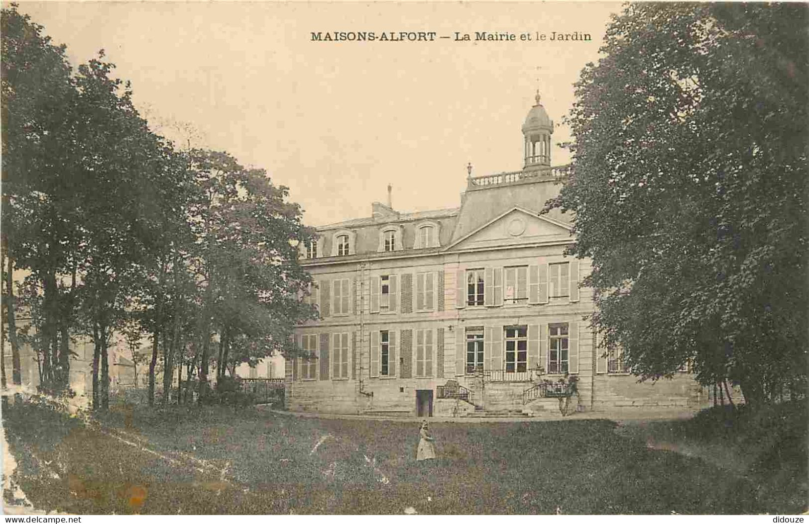 94 - Maisons Alfort - La Mairie Et Le Jardin - Précurseur - CPA - Etat Abimée En Bas à Gauche - Voir Scans Recto-Verso - Maisons Alfort