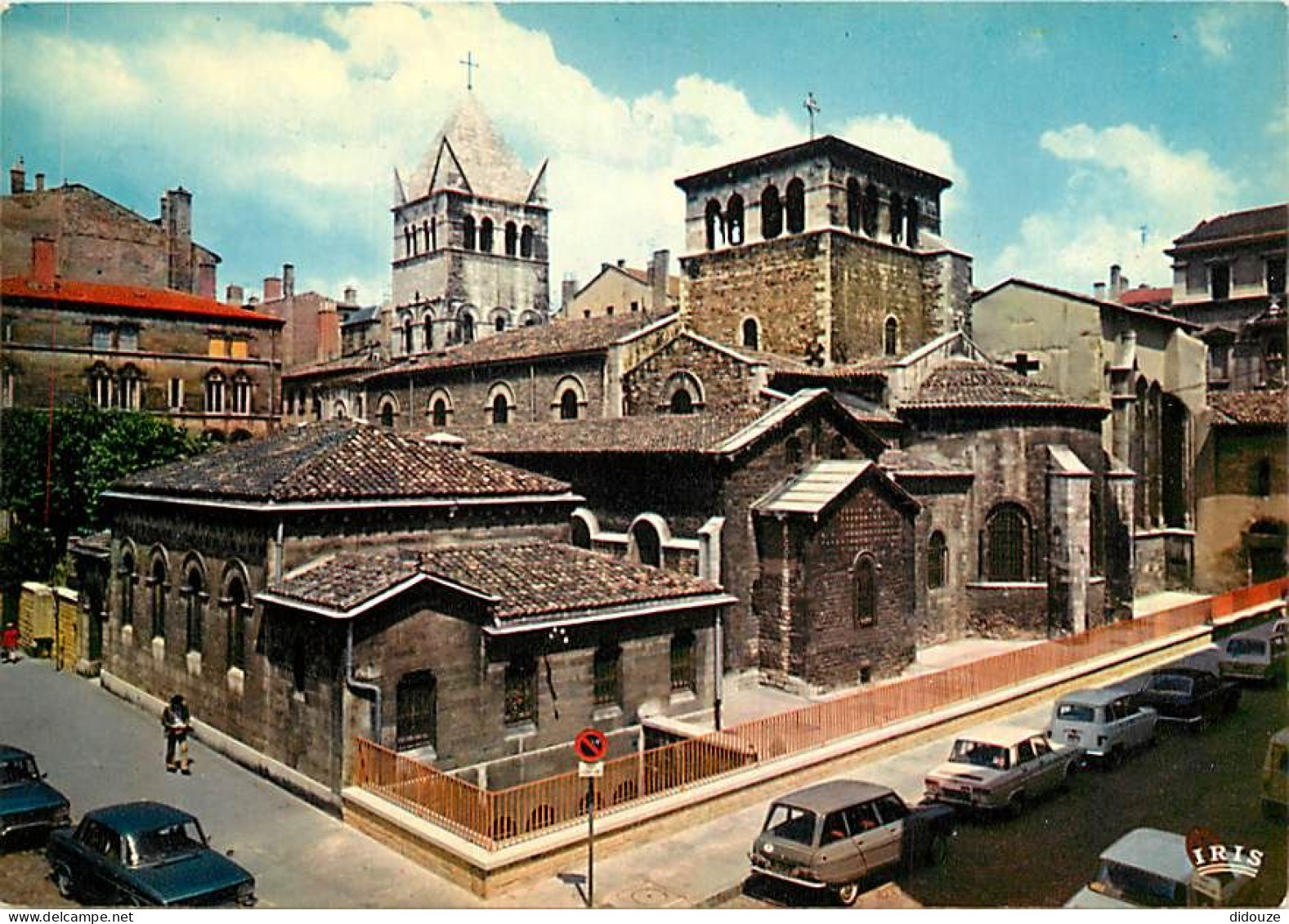 Automobiles - Lyon - Vieux Lyon - Abbaye D'Ainay - Carte Neuve - CPM - Voir Scans Recto-Verso - PKW