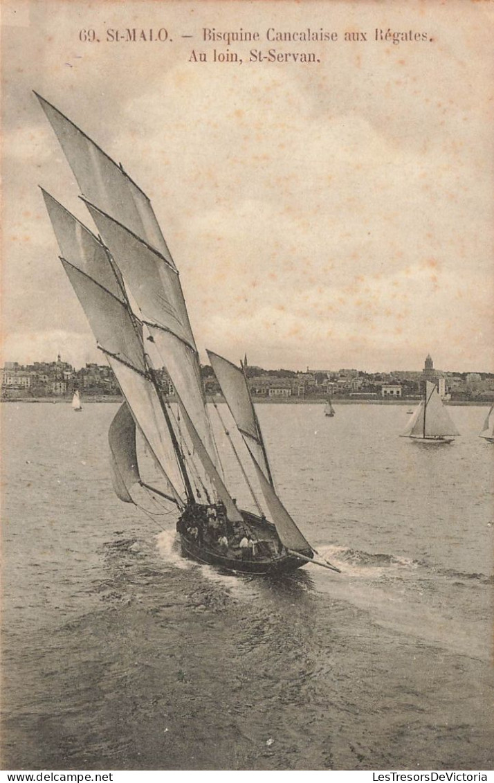 FRANCE - Saint Malo - Bisquine Cancalaise Aux Régates - Au Loin Saint Servan - Carte Postale Ancienne - Saint Malo