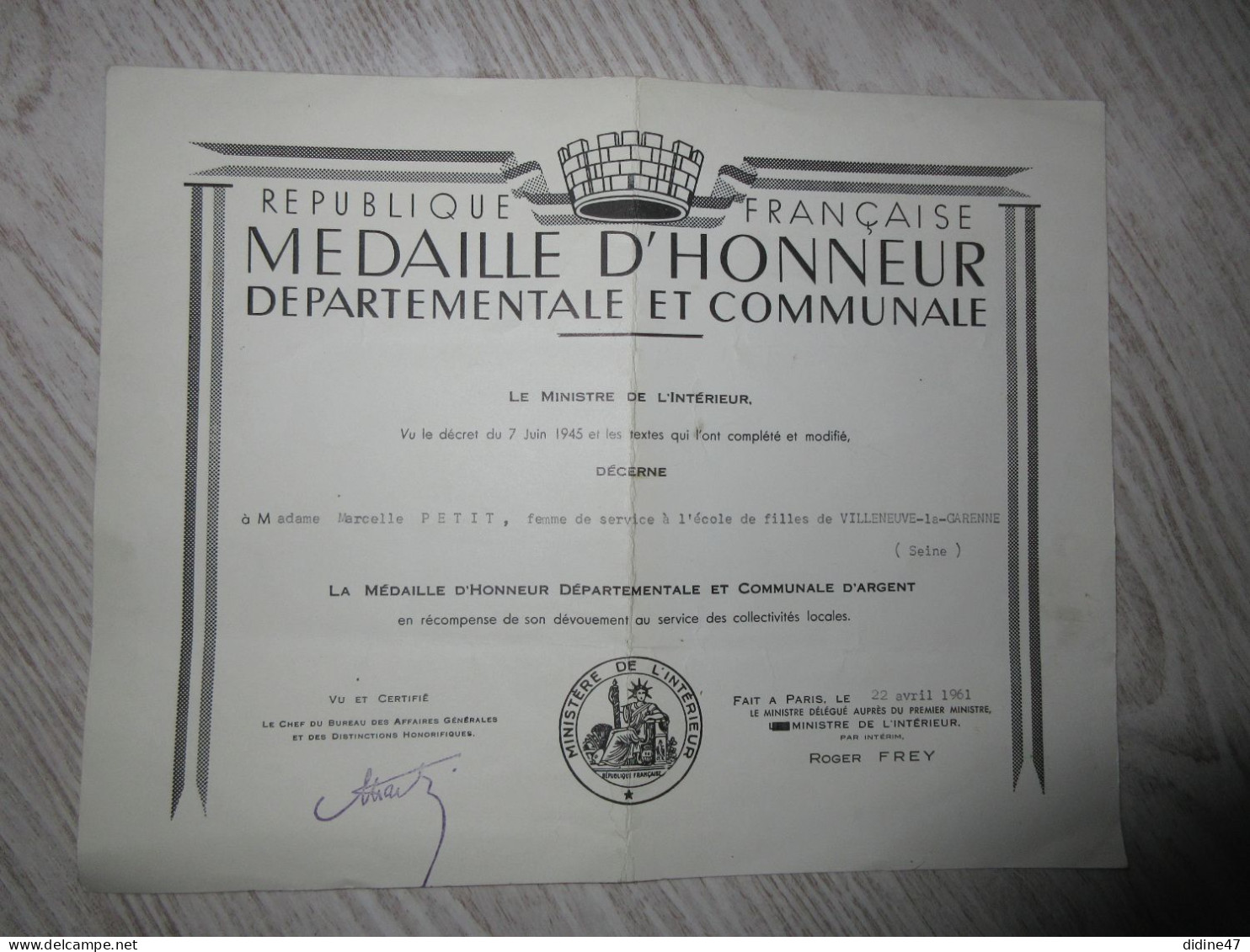 DIPLOME MEDAILLE D ' HONNEUR DÉPARTEMENTAL ET COMMUNALE- VILLENEUVE LA GARENNE - Diplomi E Pagelle