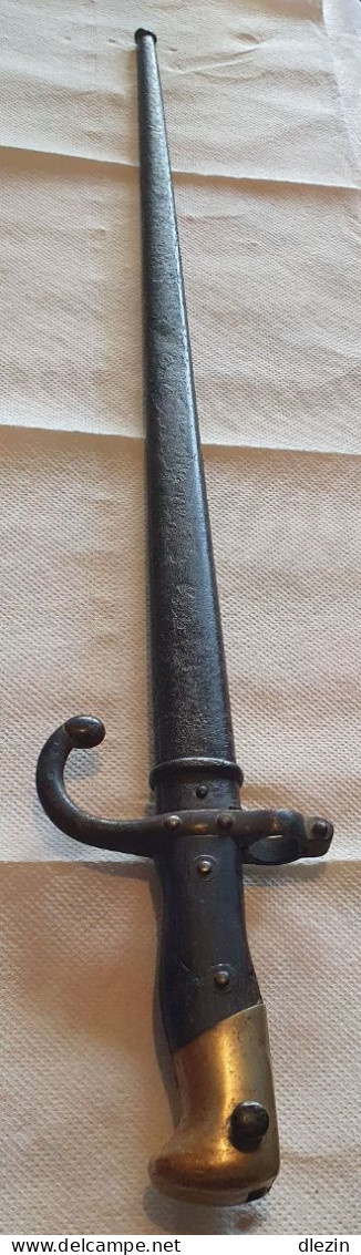 32). Baïonette Modèle D'Arme De St Etienne 1879. Bon état Général. 1 Kg. - Esercito