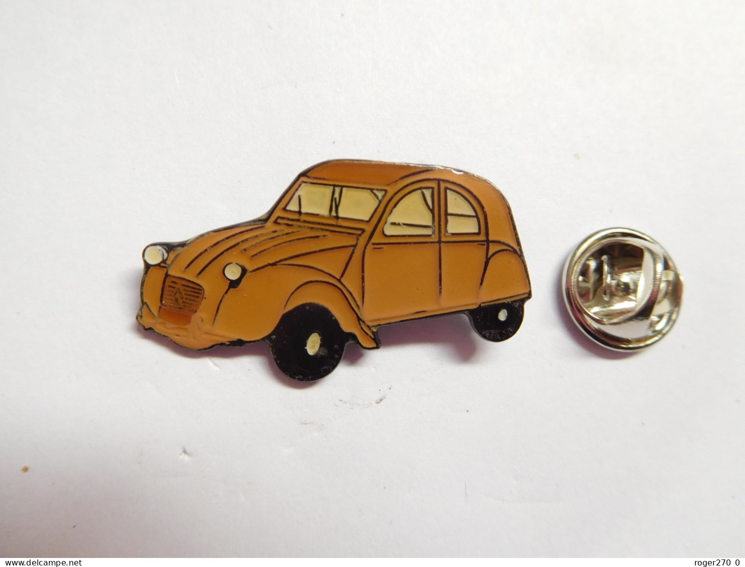 Beau Pin's , Auto Citroën 2 CV , 2 CH , Ocre , Fond Noir Quadrillé - Citroën