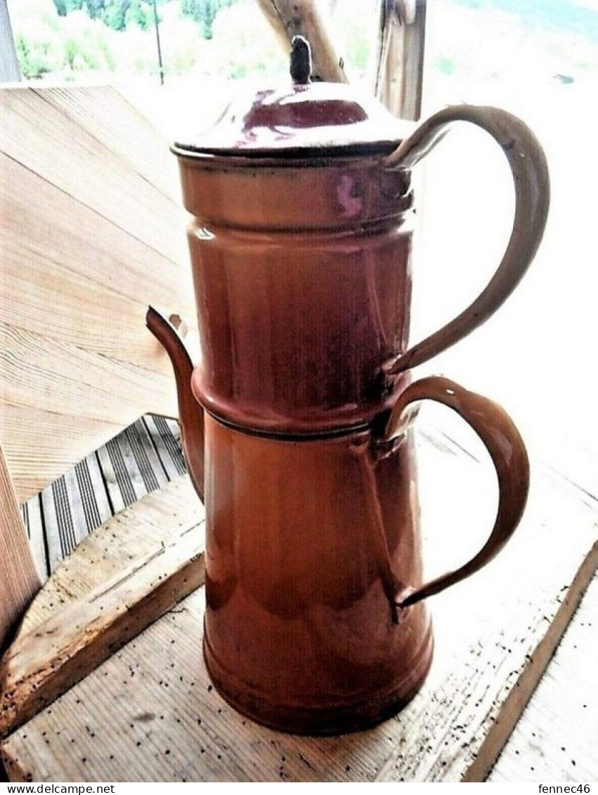 * Ancienne Cafetière En Tôle émaillée, Couleur Brune En Dégradé - Uniquement Pour Décoration. - Sonstige & Ohne Zuordnung