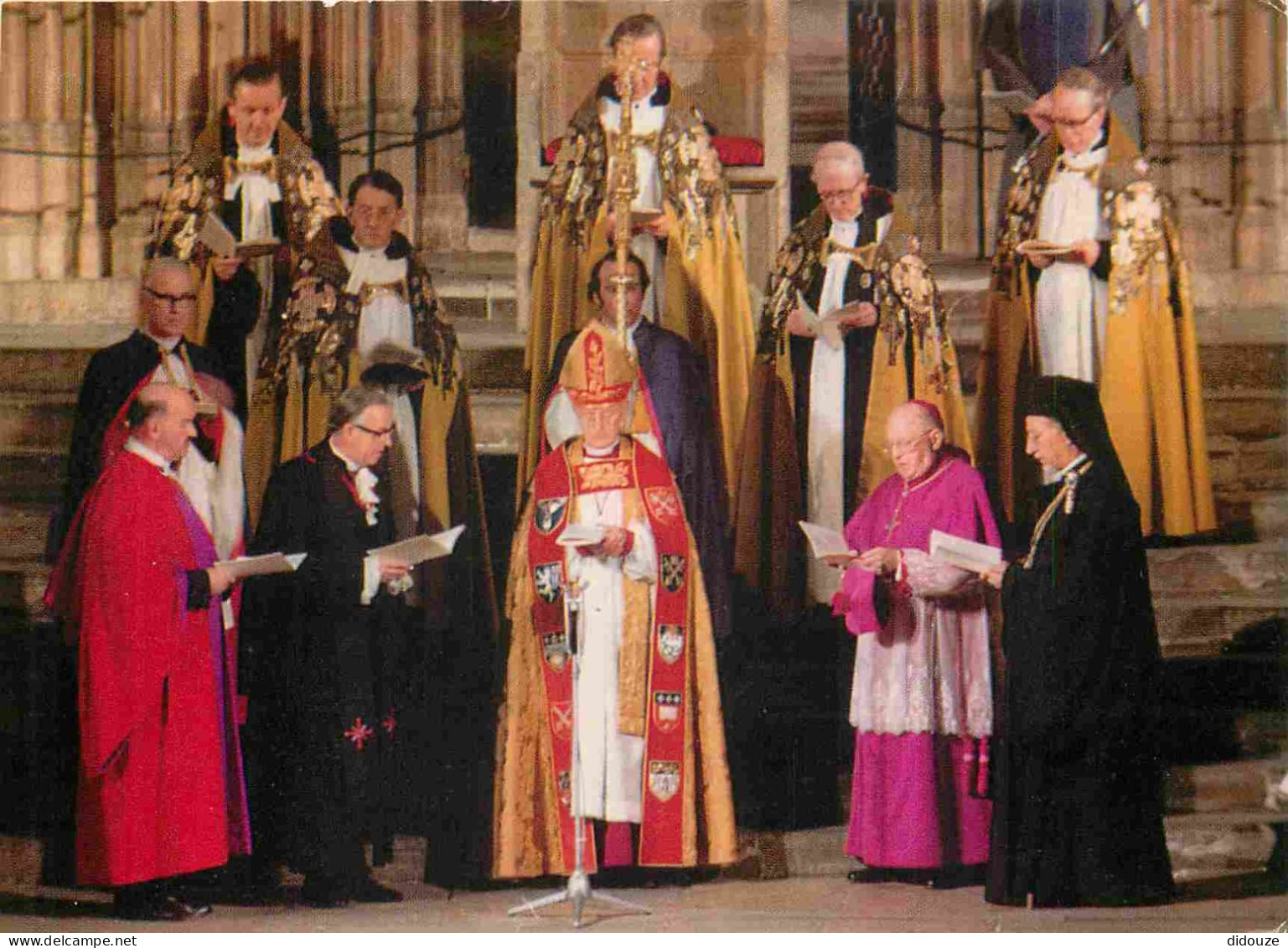 Angleterre - Canterbury - Cathedral - Cathédrale - At His Enthronement On 24 January 1975 Dr Donald Coggan Received Gree - Canterbury