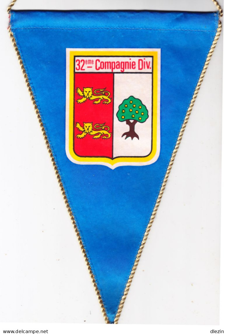 Fanion-souvenir Triangulaire 32° Compagnie Divisionnaire. 185 X 280 Mm. Imprimé. 20 G. - Esercito