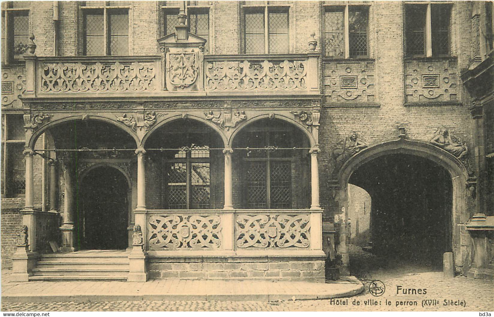 FURNES HOTEL DE VILLE LE PERRON - Veurne