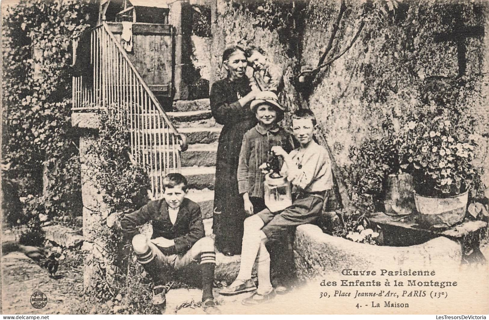 ENFANTS - Des Enfants Avec Leur Mère - Œuvre Parisienne Des Enfants à La Montagne - La Maison - Carte Postale Ancienne - Grupo De Niños Y Familias