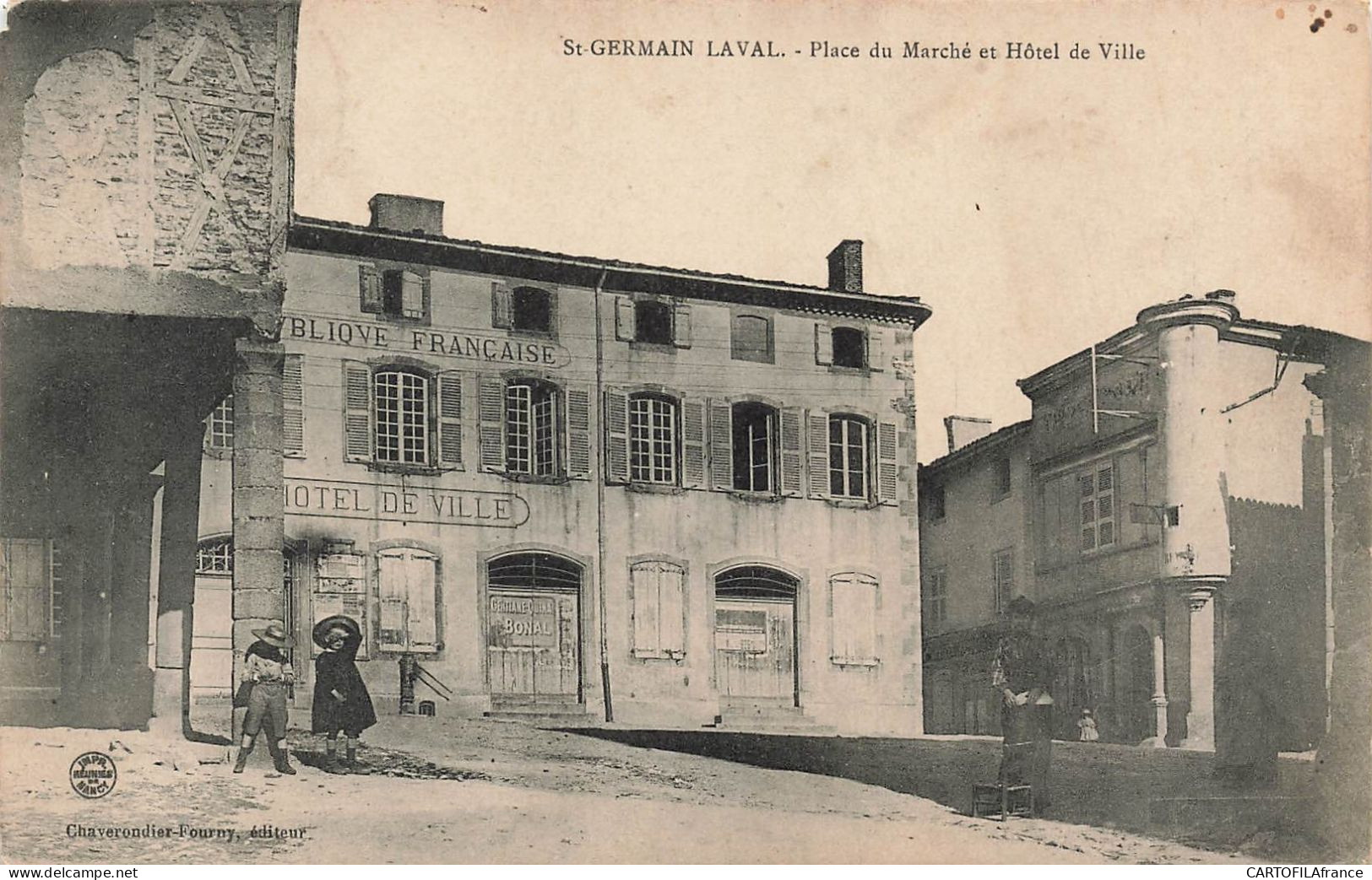 SAINT GERMAIN LAVAL Place Du Marché Et Hotel De Ville - Saint Germain Laval