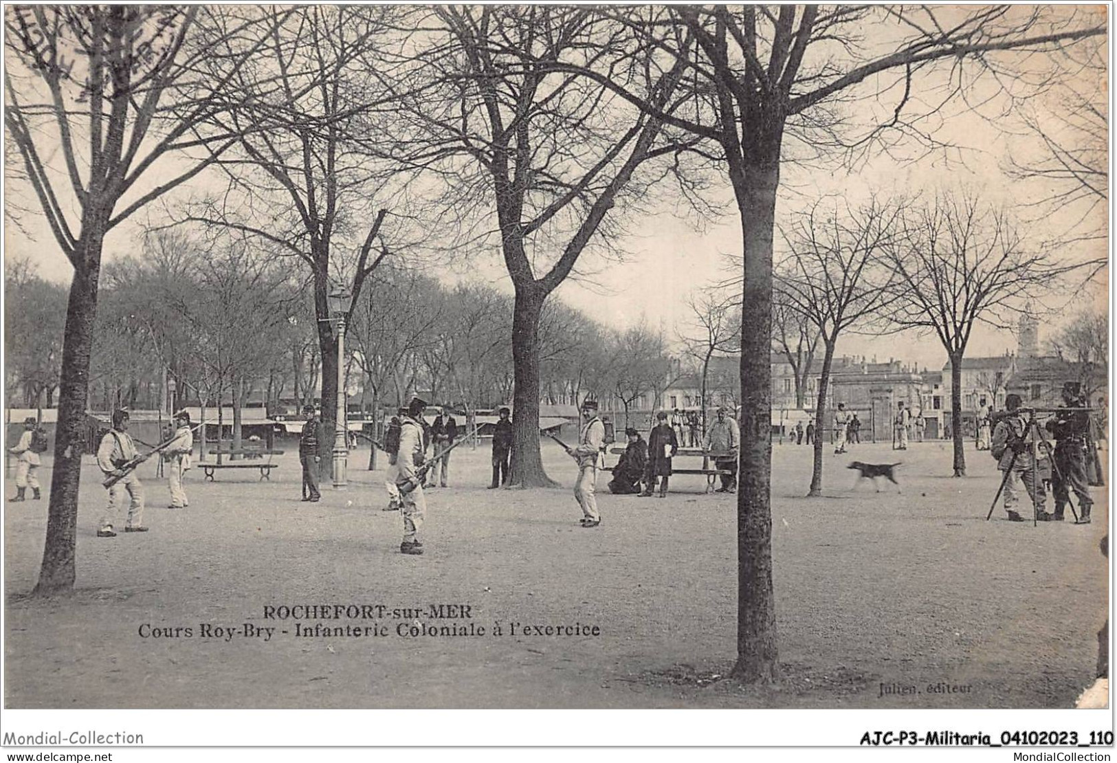 AJCP3-0265- MILITARIA - ROCHEFORT-SUR-MER - COURS ROY-BRY - INFANTERIE COLONIALE A L'EXERCICE - Guerra 1939-45