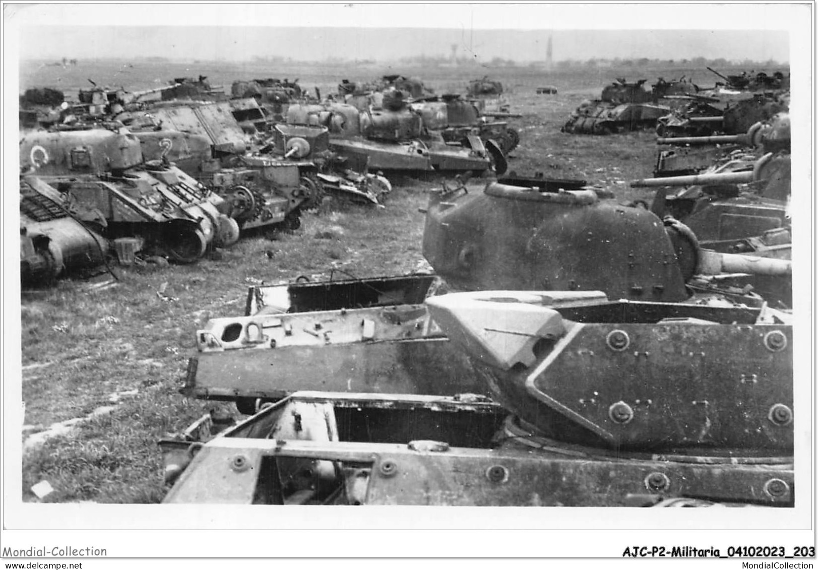 AJCP2-0206 - MILITARIA - BATAILLE DE NORMANDIE - CIMETIERE DE TANKS - Guerra 1939-45