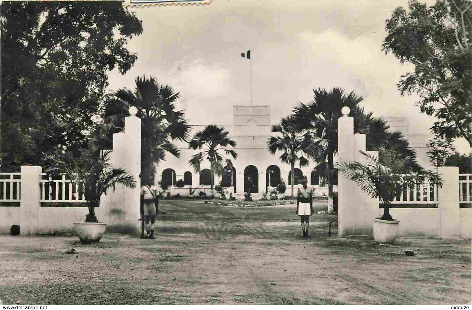 Burkina Faso - Ouagadougou - Palais Du Gouverneur - Animée - Mention Photographie Véritable - Carte Dentelée - CPSM Form - Burkina Faso