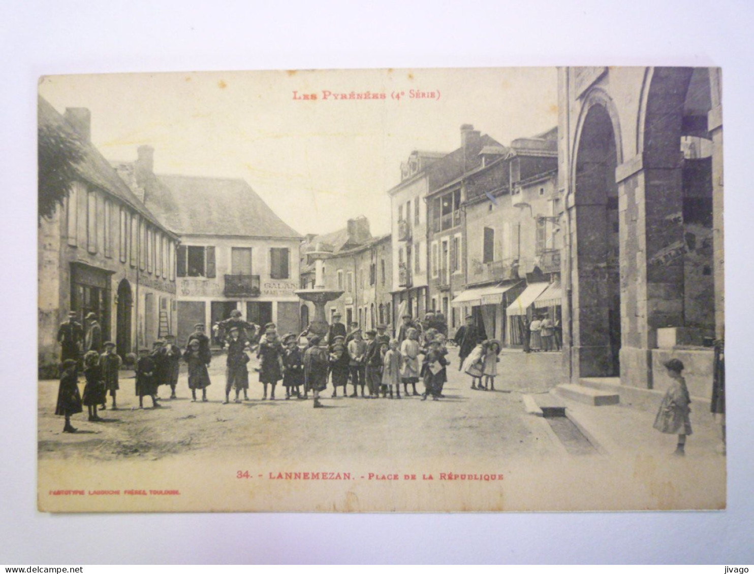 2024 - 1325  LANNEMEZAN  (Hautes-Pyrénées)  :  Place De La République  -  SUP Animation   XXXXX - Lannemezan