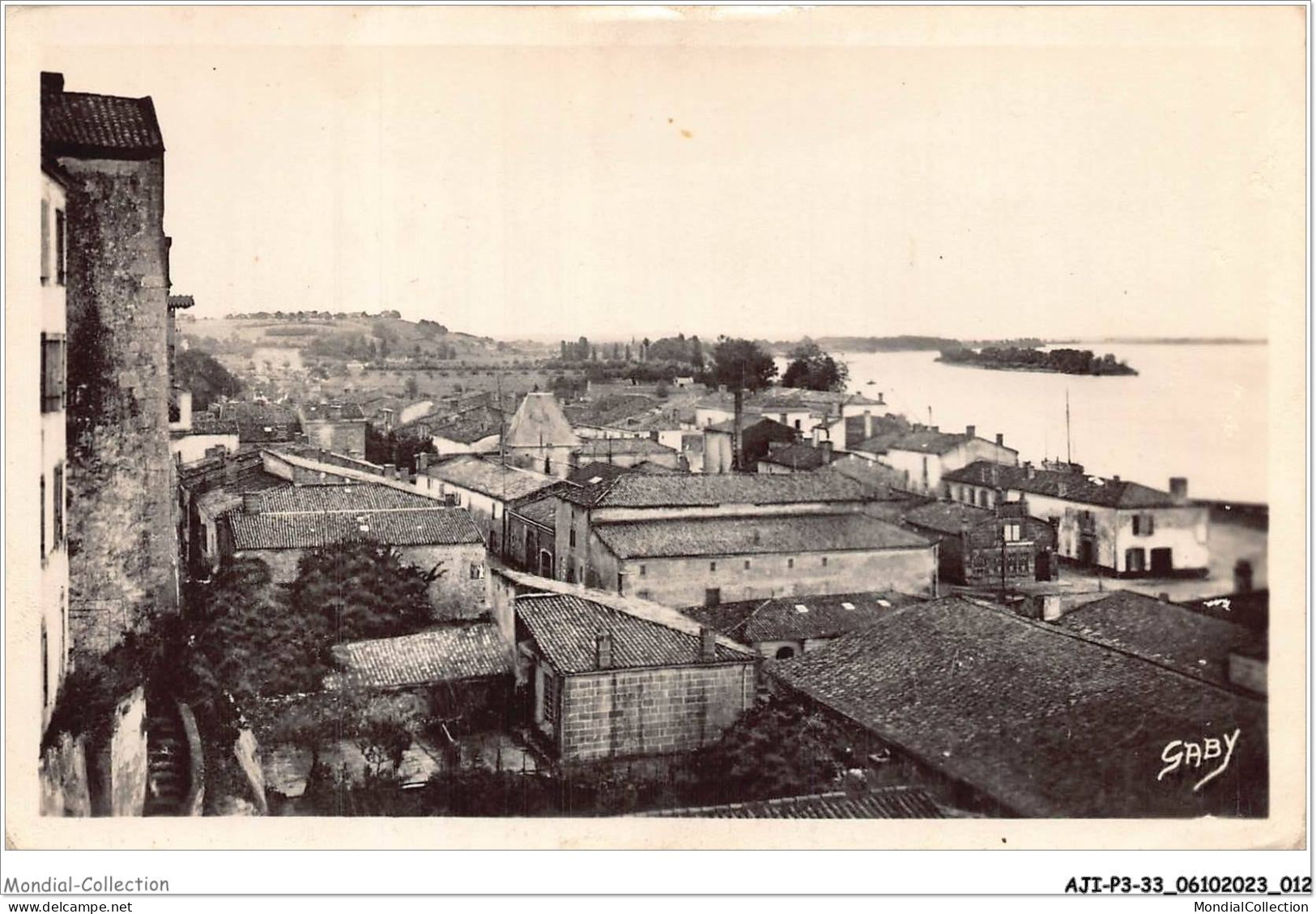 AJIP3-33-0202 - BOURG-sur-GIRONDE - Panorama Sur Le Port - Blaye