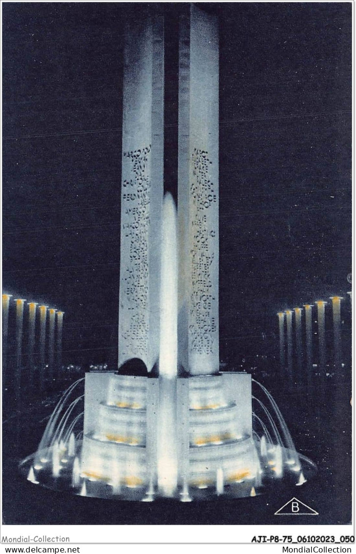 AJIP8-75-0836 - Fontaine - Porte D'honneur - París La Noche