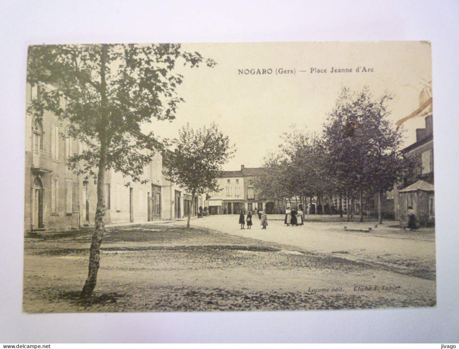 2024 - 1331  NOGARO  (Gers)  :  La Place Jeanne D'ARC  1912   XXX - Nogaro