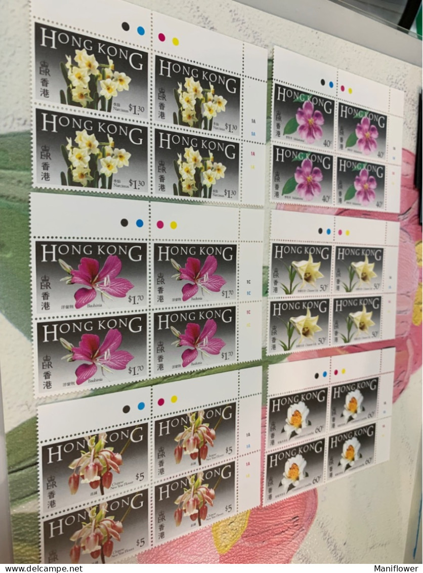 Hong Kong Flowers 6 Values MNH Corner Block With Traffic Lights - Ungebraucht