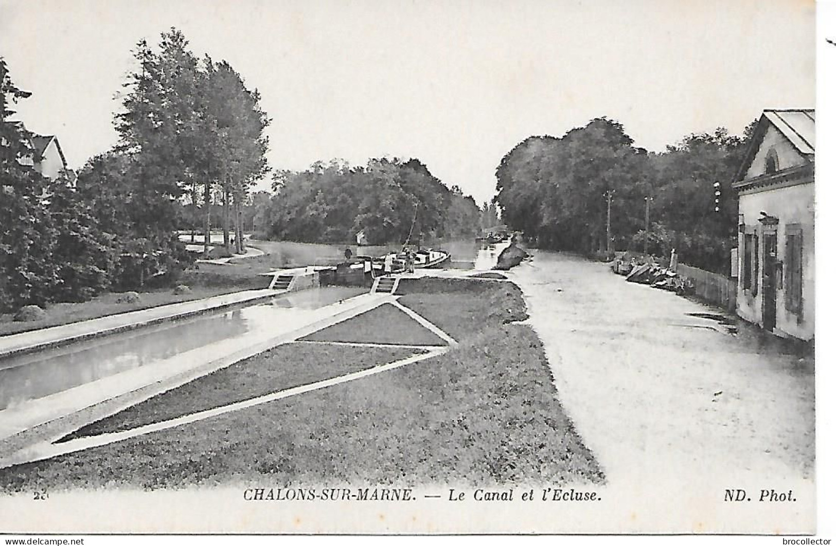 CHALONS ( 51 ) -  Le Canal Et L'Ecluse - Binnenschepen