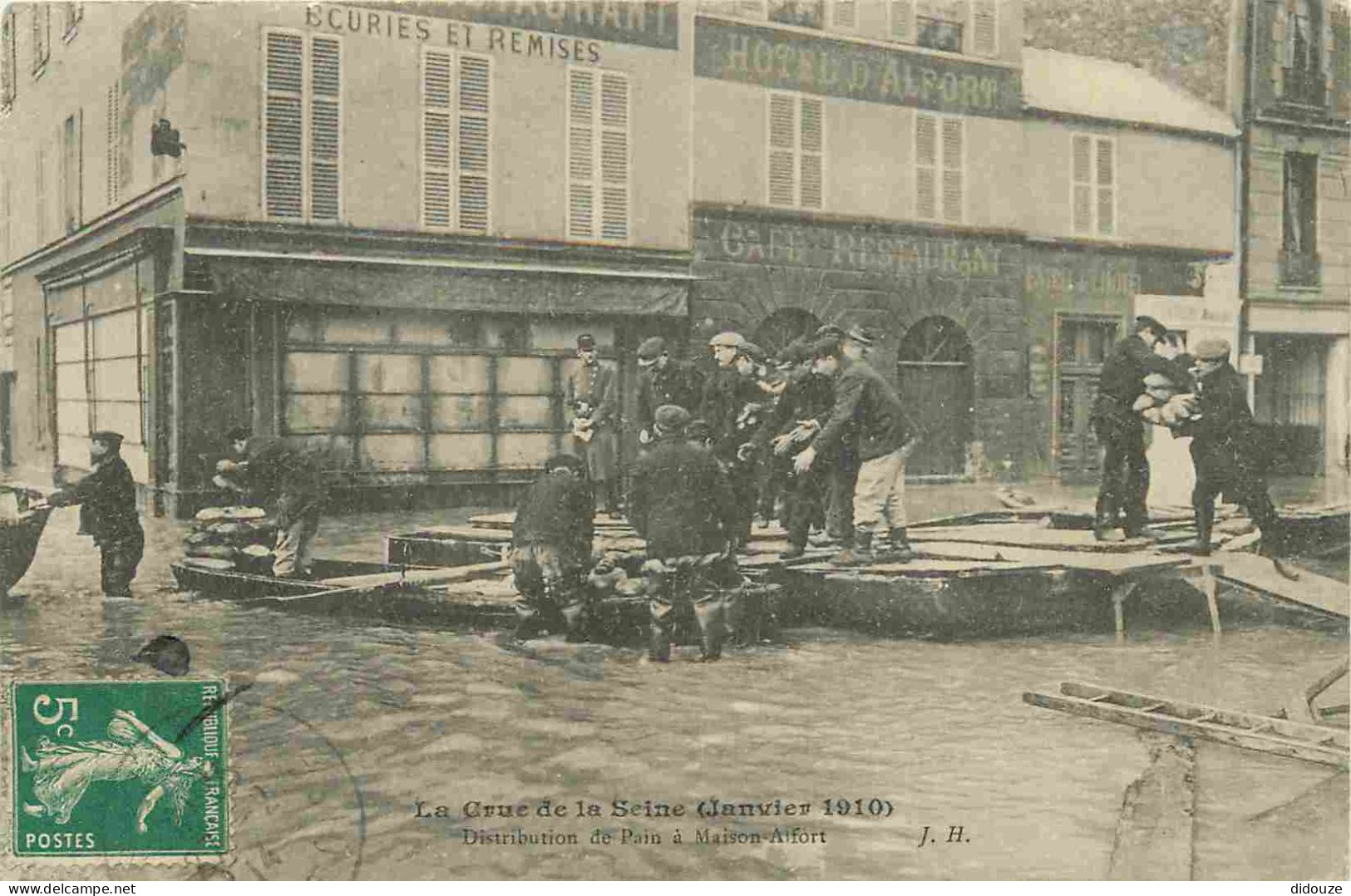 94 - Maisons Alfort - Crue De La Seine De 1910 - Distribution De Pain à Maisons Alfort - Animée - CPA - Oblitération Ron - Maisons Alfort