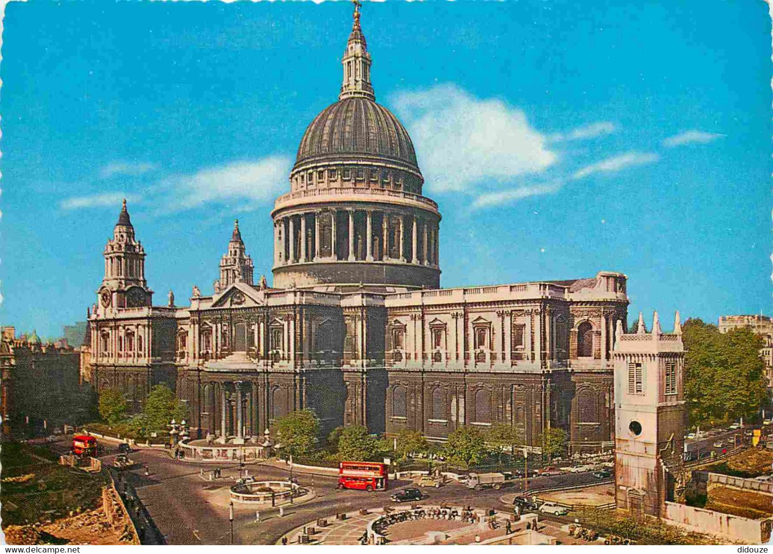 Angleterre - London - St Paul's Cathedral - Cathédrale - Automobiles - Bus - London - England - Royaume Uni - UK - Unite - St. Paul's Cathedral