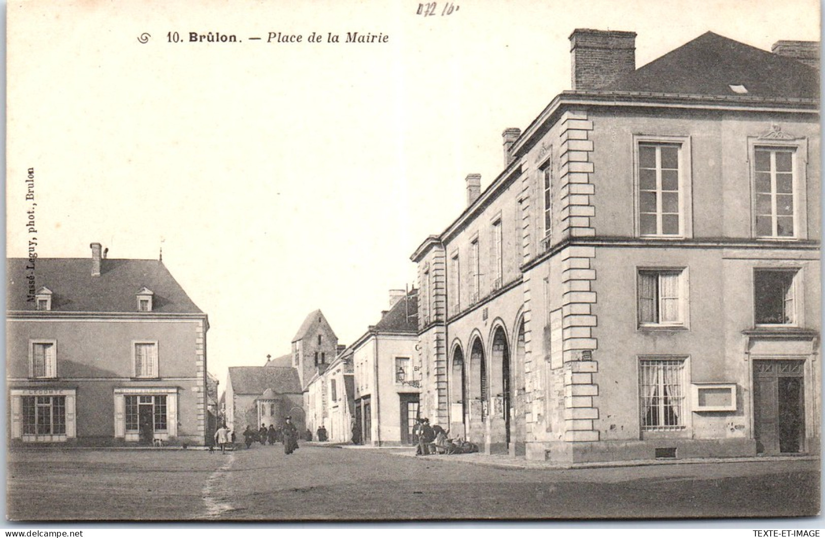 72 BRULON - Vue De La Place De La Mairie. - Brulon