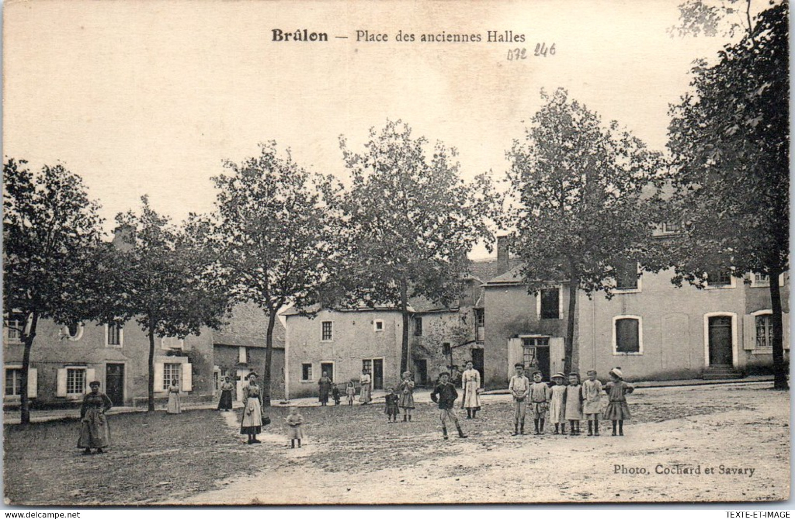 72 BRULON - Place Des Anciennes Halles -  - Brulon