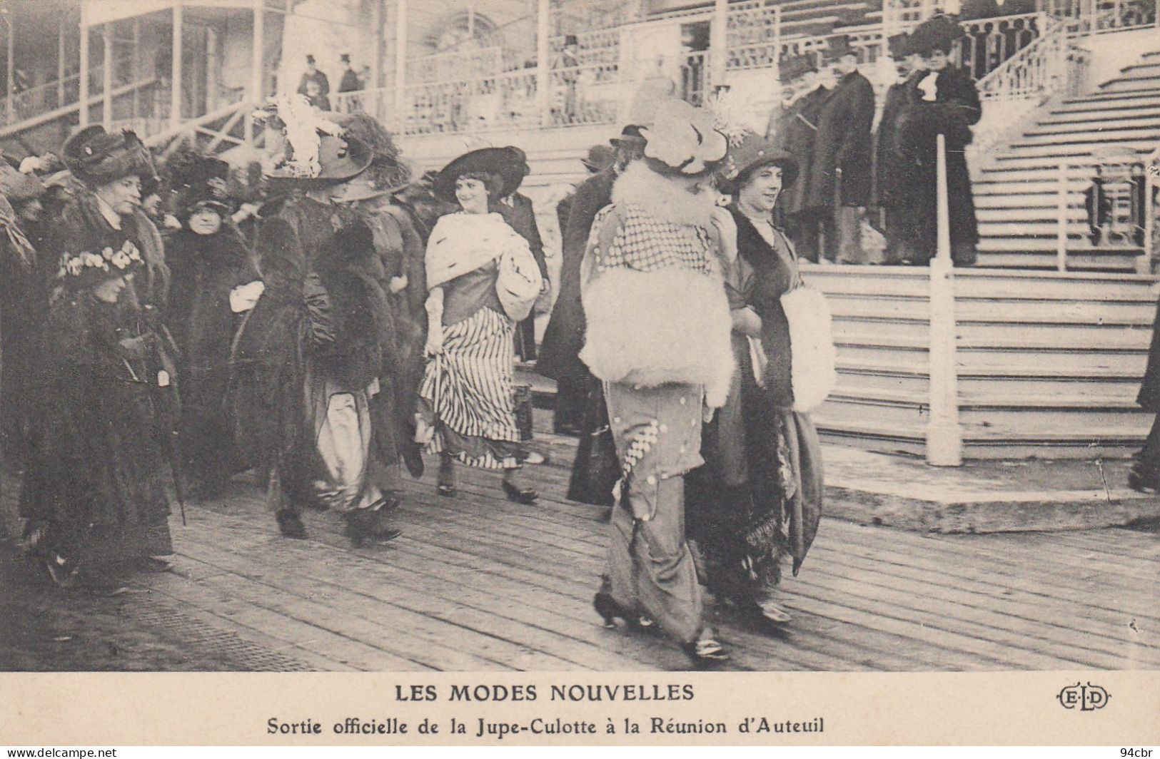 CPA (   Mode )LES MODES NOUVELLES Sortie Officielle De La Jupe Culotte A Auteuil (b.bur Theme) - Moda