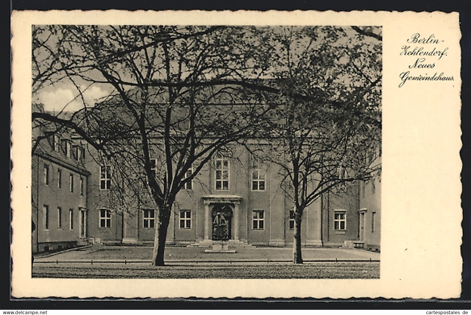 AK Berlin-Zehlendorf, Neues Gemeindehaus Mit Denkmal  - Zehlendorf