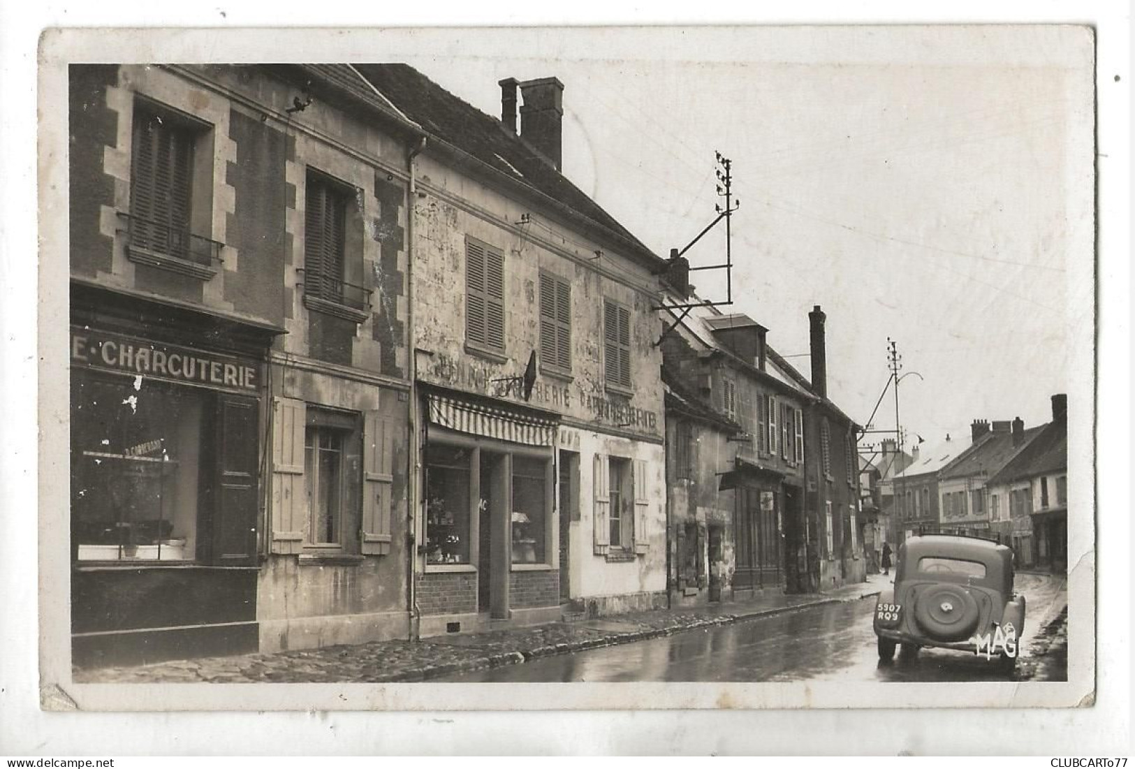 Nogent-sur-Oise (60) : GP Des Magasins De Charcuterie Et Café Tabac Rue Du Gal De Gaulle En 1955 (animé) PF. - Nogent Sur Oise