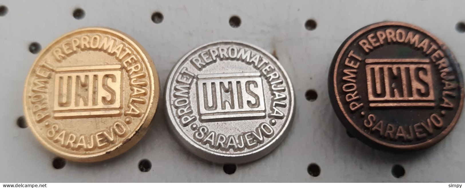 UNIS Pretis Sarajevo  Car Auto Motorcycle Motor AUDI GOLF Volkswagen NSU Bosnia Pins - Transports