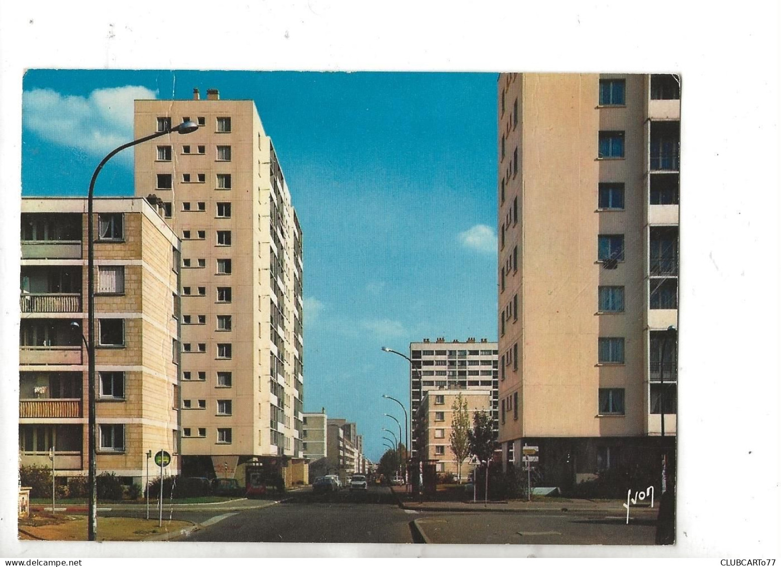 Massy (91) : Les Grands Ensembles Rue De Montpellier En 1970 (animé) ETAT GF. - Massy