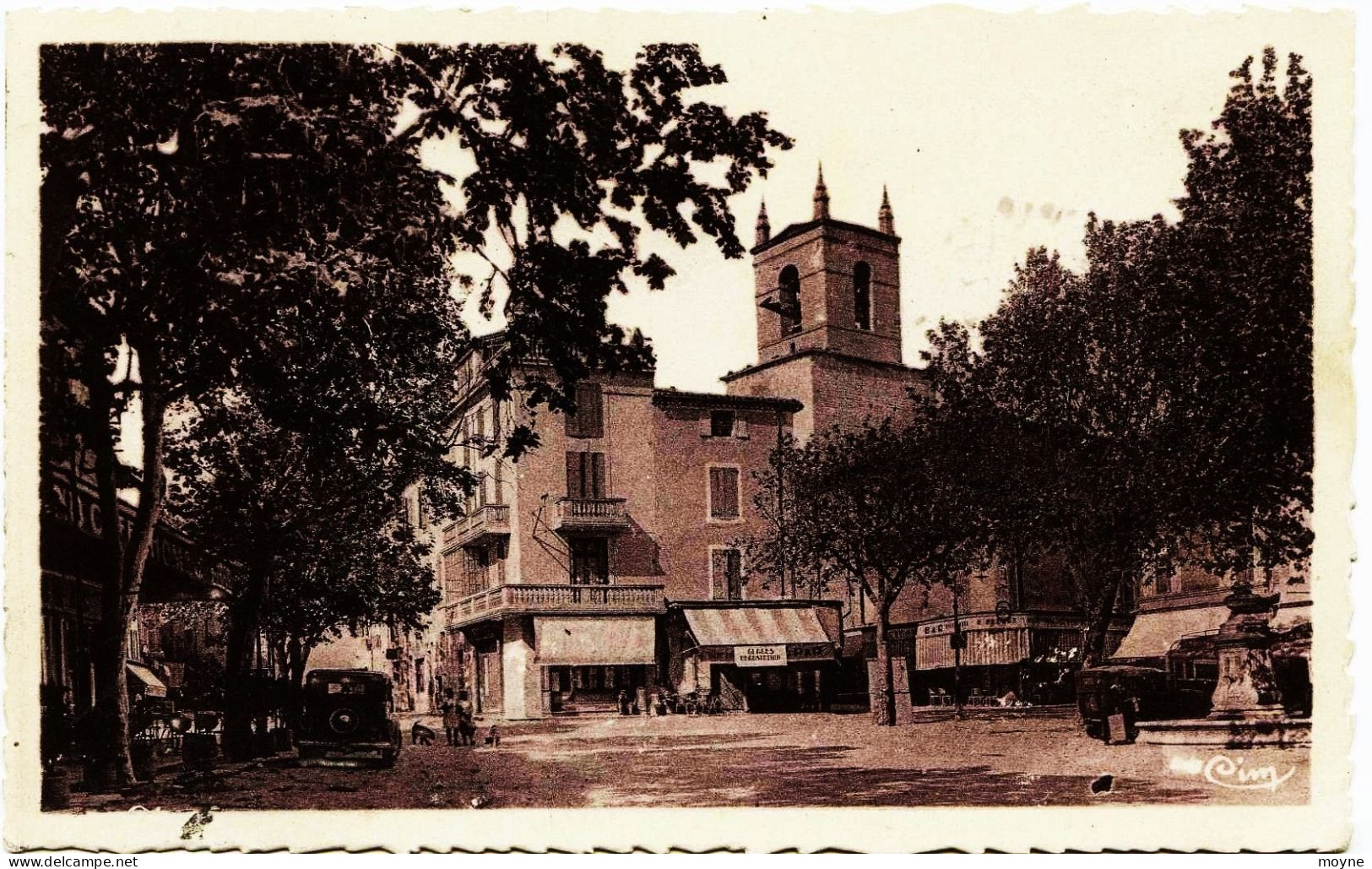 3185 - Vaucluse -  PERTUIS  :  Place Jean Jaurés - Commerces , Voitures   - Circulée EN 1952 - Pertuis