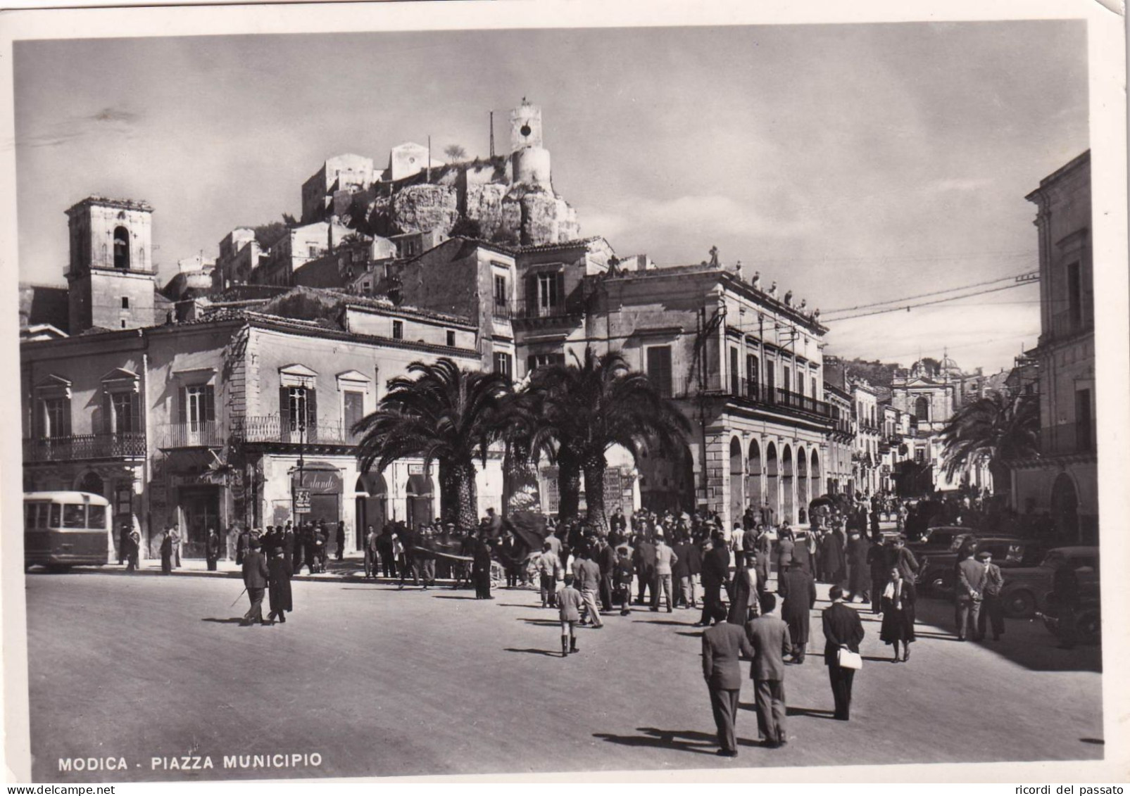 Cartolina Modica ( Ragusa ) Piazza Municipio - Ragusa