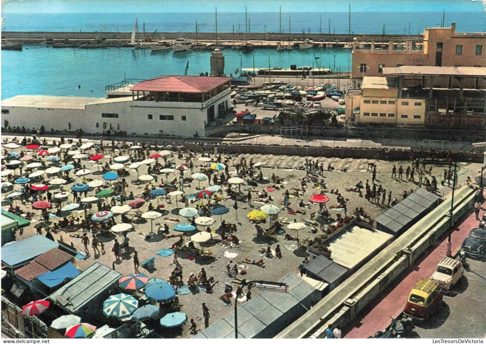 ITALIE - S Remo - Spiaggia E Porto - Plage Et Port - Animé - Parasol - Carte Postale - San Remo