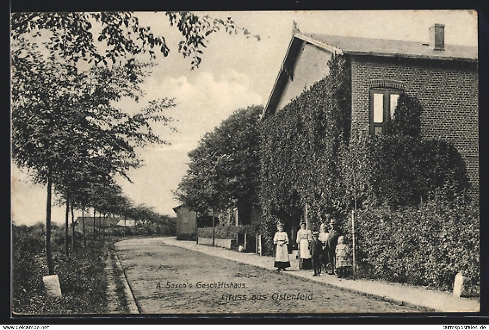 AK Ostenfeld / Husum, Strassenpartie Mit A. Saxen`s Geschäftshaus  - Husum