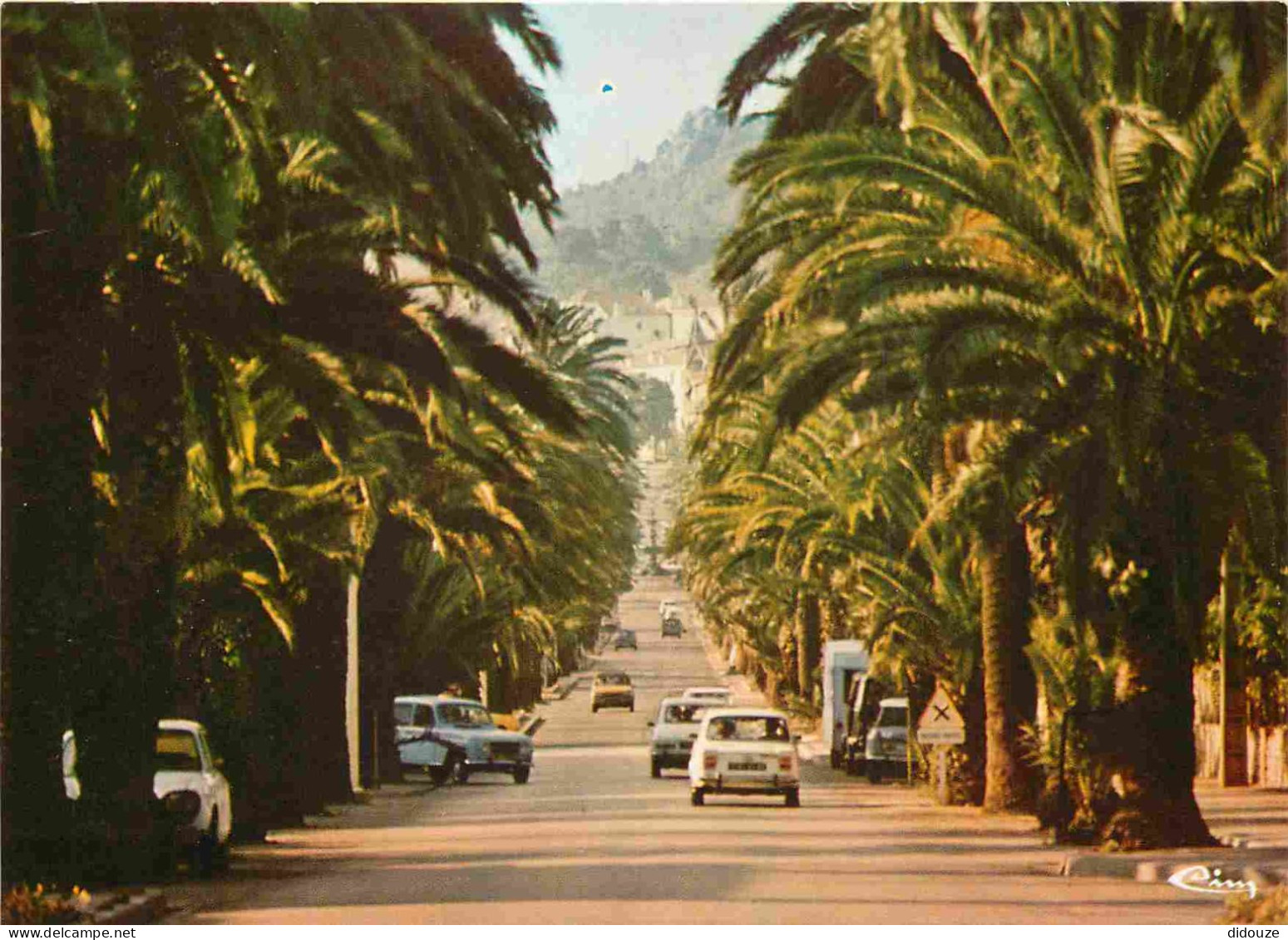 Automobiles - Hyères Les Palmiers - Avenue Alexis-Godillot - CPM - Voir Scans Recto-Verso - PKW