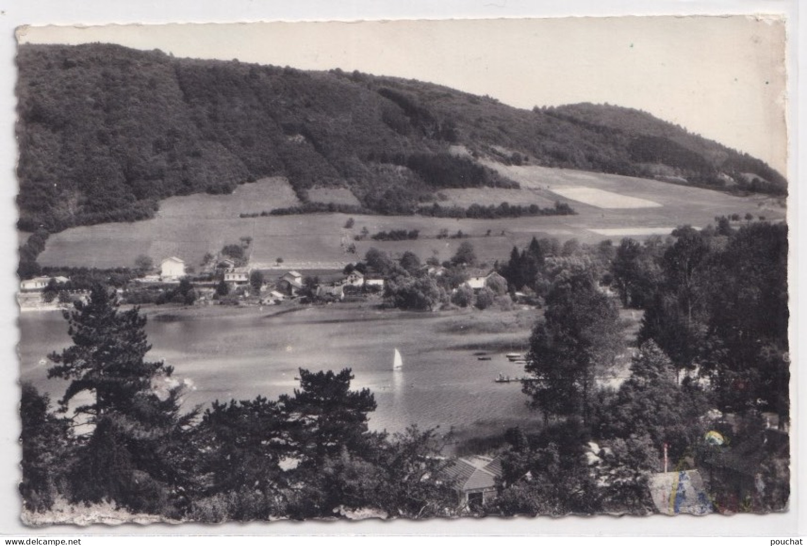 E5-38) CHARAVINES LES BAINS (ISERE) UN COIN DU LAC - EN 1962 - ( 2 SCANS ) - Charavines