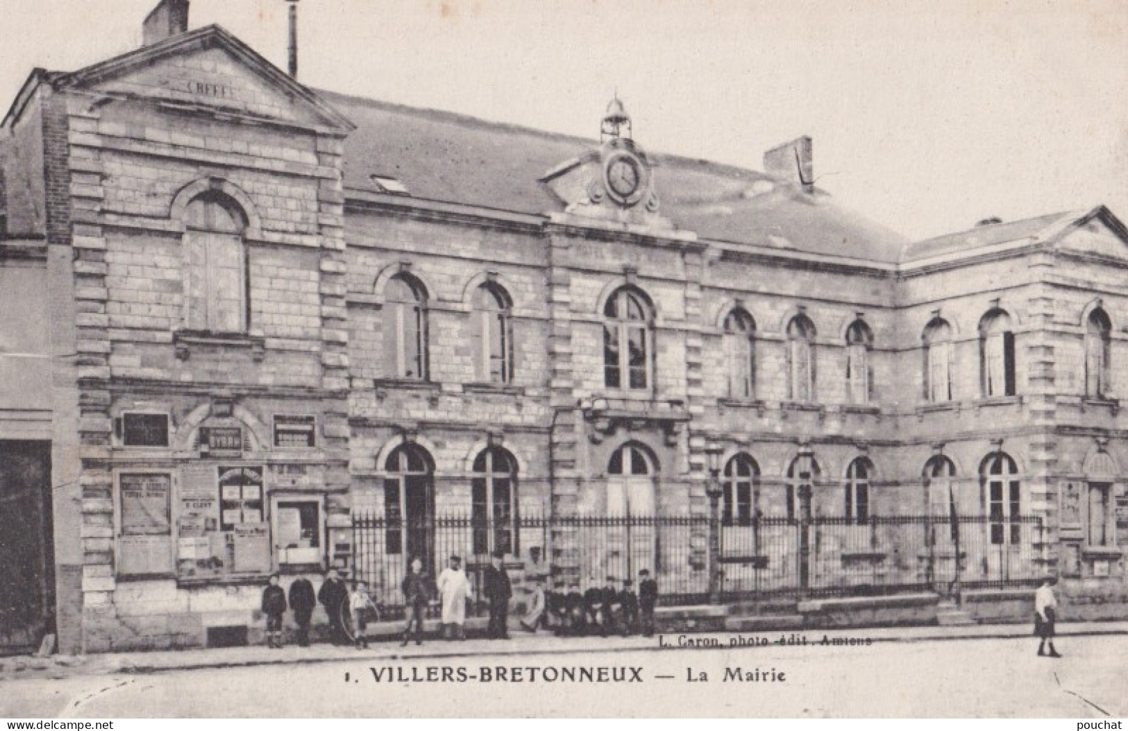 F7-80) VILLERS BRETONNEUX - LA MAIRIE AVEC HABITANTS  - ( 2 SCANS ) - Villers Bretonneux