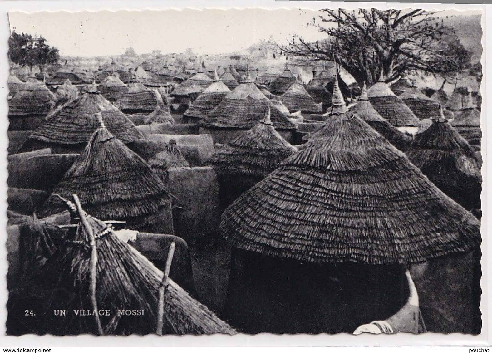 F14- AFRIQUE -  UN VILLAGE AU  PAYS MOSSI  -  ( 2 SCANS ) - Burkina Faso