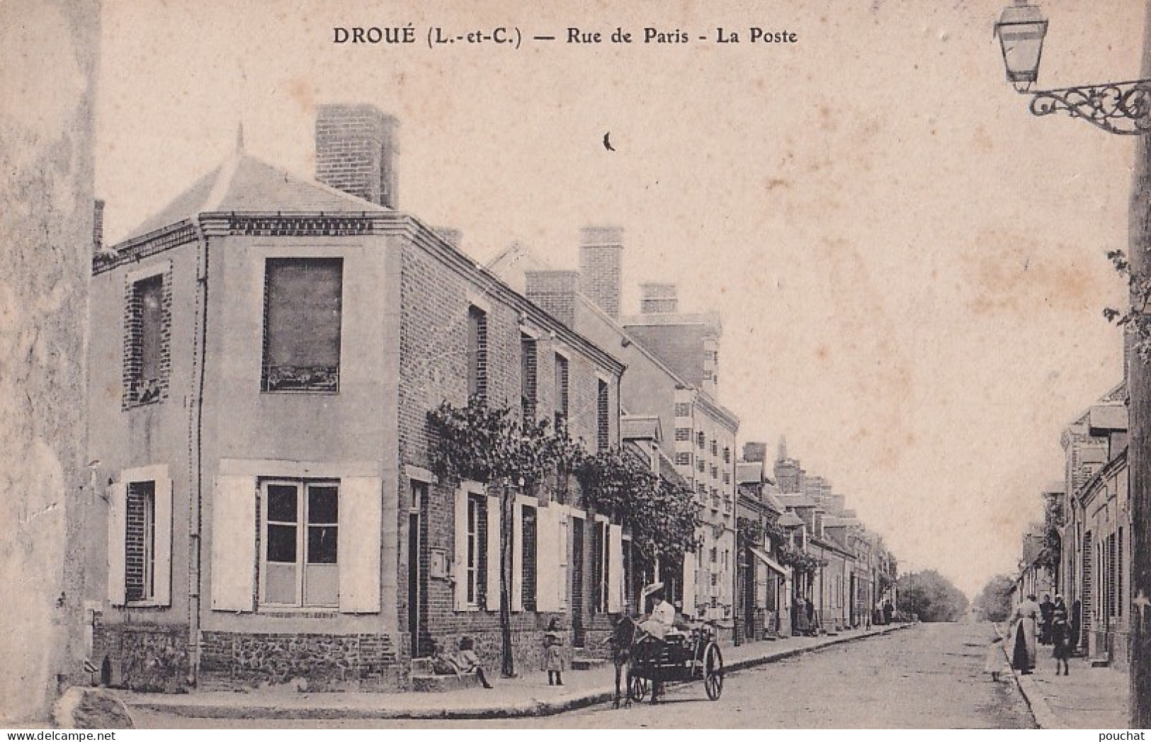 F16-41) DROUE (LOIR ET CHER) RUE DE PARIS - LA POSTE - ANIMEE - HABITANTS - ATTELAGE - ( 2 SCANS ) - Droue