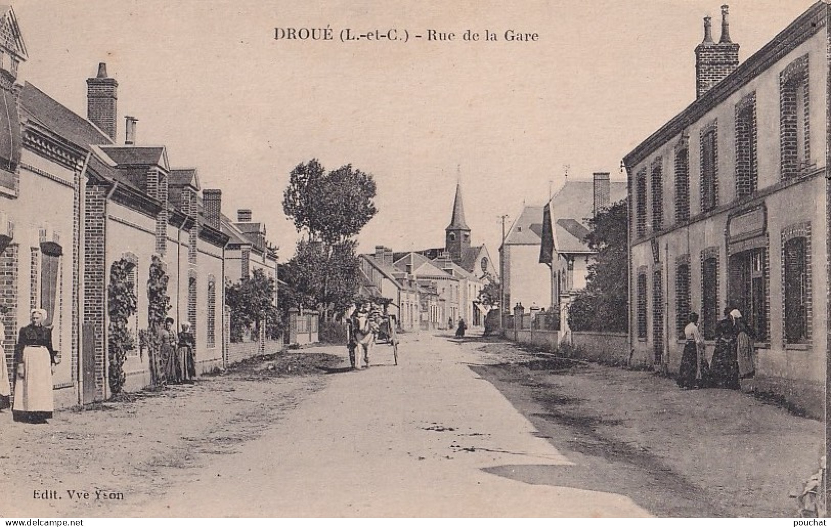 F17-41) DROUE (LOIR ET CHER) RUE DE LA POSTE  - LA POSTE - ANIMEE - HABITANTS - ATTELAGE - ( 2 SCANS ) - Droue