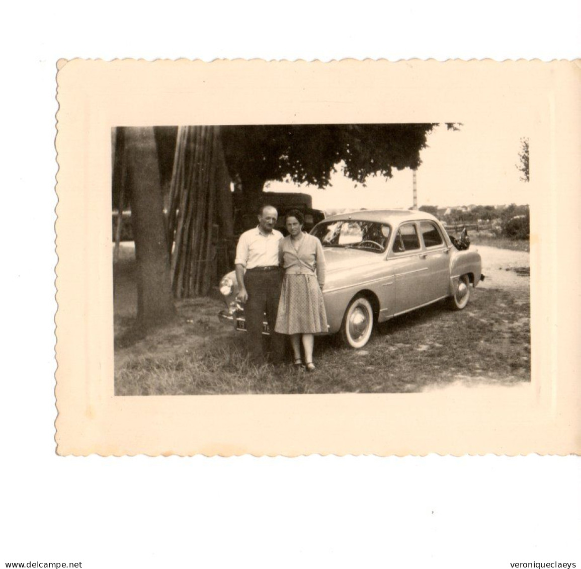 Voiture Ancienne Renault Frégate (1950-1960) Couple Photographié Devant C1/9 - Collections